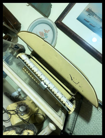 II.3630 PESA ANTIGUA DE BEBÉ