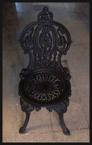 I.3462  PAR DE SILLAS DE FIERRO FUNDIDO
