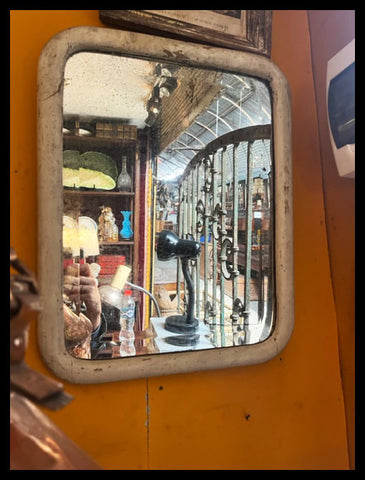 II.3634 ESPEJO BISELADO CON MARCO DE MADERA