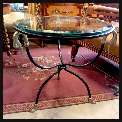 I.1435 MESA LATERAL DE CISNES