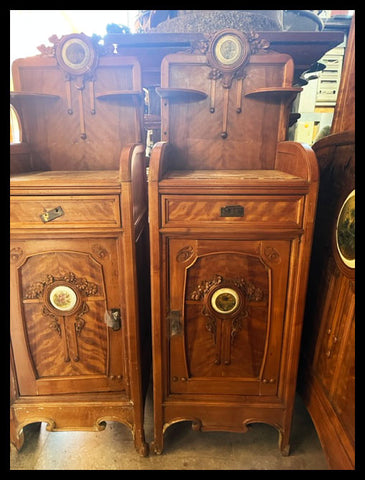 I.4156 PAR DE VELADORES ITALIANOS