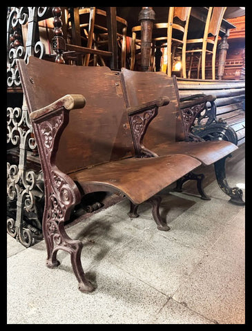 I.4158 PAR DE BANCAS DE TEATRO