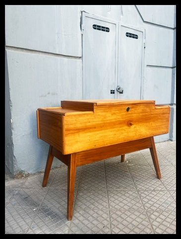 I.4163 COSTURERO RÚSTICO