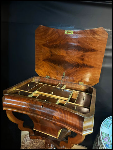 I.3759 MESA COSTURERO  LUIS FELIPE DE CAOBA Y RAÍZ