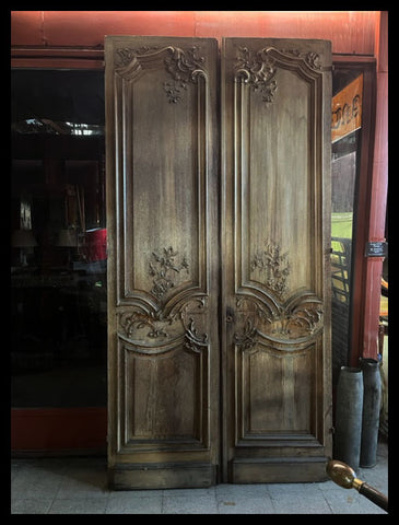 II.3504 PUERTAS TALLADAS