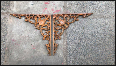 II.2464 PAR DE ESQUINEROS