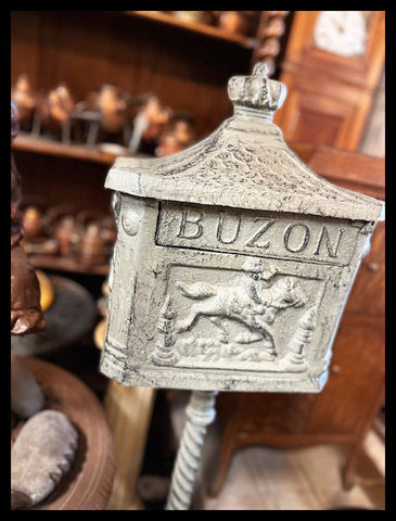 Buzón de pedestal blanco de aluminio fundido de estilo vintage