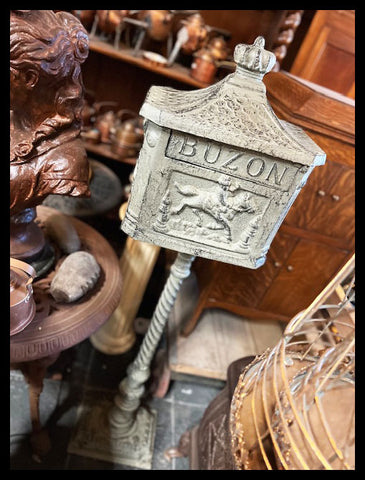 II.3645 BUZÓN DE FIERRO