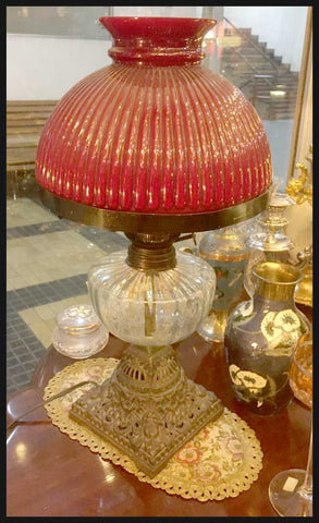 II.2467 LÁMPARA CON PANTALLA DE OPALINA