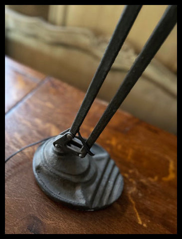 II.3646 LÁMPARA INDUSTRIAL DE MESA