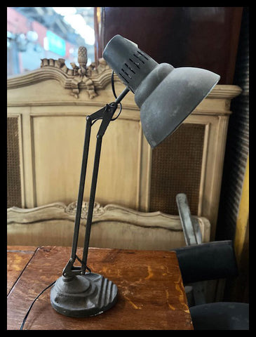 II.3646 LÁMPARA INDUSTRIAL DE MESA