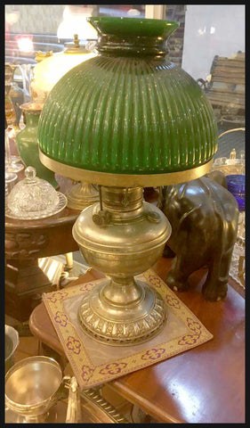 II.2468 LÁMPARA BRONCE Y OPALINA VERDE