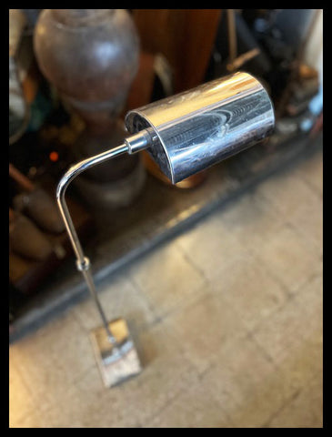 II.3653 LÁMPARA DE PIE CROMADA