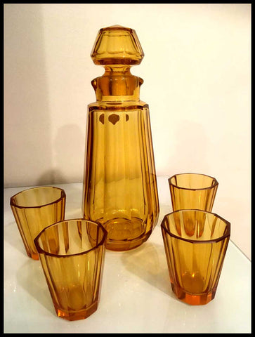 II.2480 JUEGO BOTELLA Y VASITOS ÁMBAR