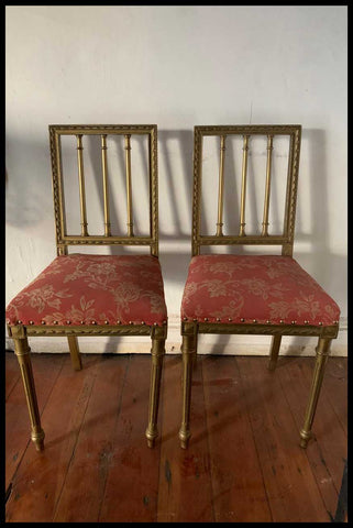 I.1952 PAR DE SILLAS DORADAS