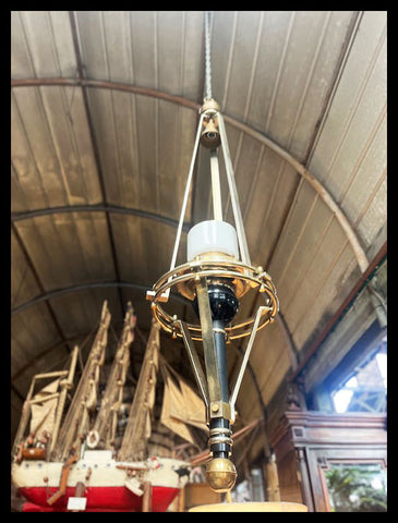 II.3657 LÁMPARAS ART DECO HOTEL CARRERA