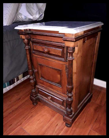 I.1955 VELADOR CUBIERTA DE MÁRMOL Y VELADOR MADERA