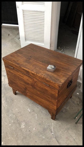 II.2486 BAÚL GRANDE CON PATAS