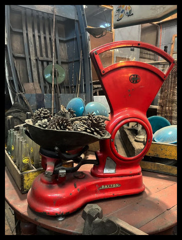 II.3422 PESA DE ABANICO ROJA