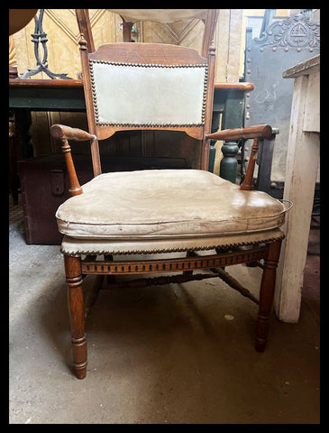 I.4185 SILLA CON TAI ORIGINAL DE CUERO