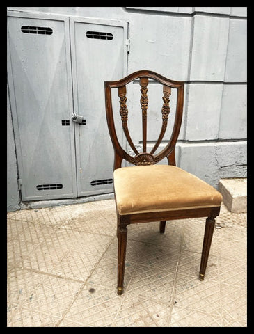 I.4190 8 SILLAS DE MADERA