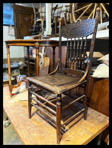 I.4194 SILLA DE MADERA TALLADA