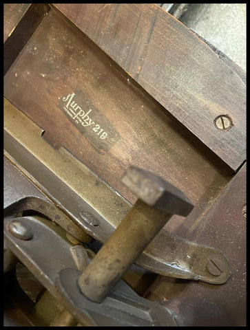 I.3411  SILLA DE MADERA GIRATORIA SERIADA