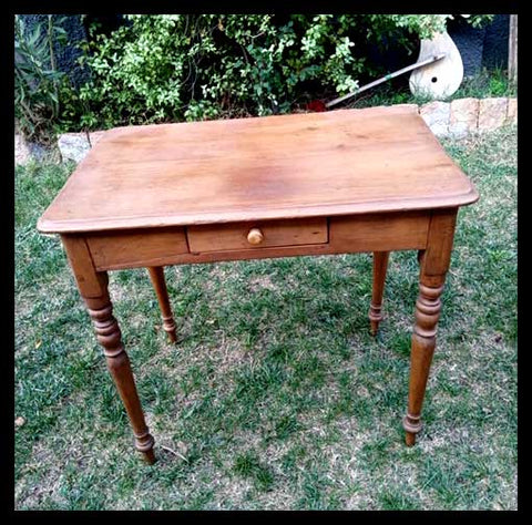 I.1973 MESITA CON CAJÓN