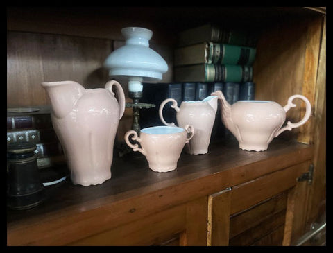 II.3678 JUEGO DE TE ROSADO