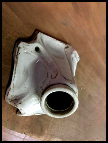 II.2506	3 APLIQUÉS DE LOZA