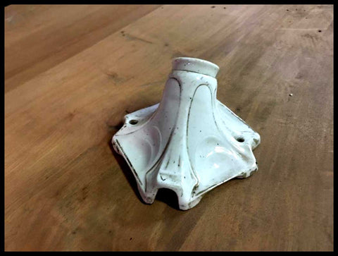 II.2506	3 APLIQUÉS DE LOZA