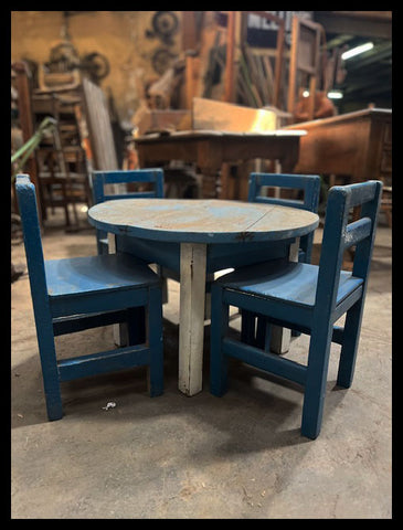I.3790 MESA DE NIÑO CON 4 SILLAS