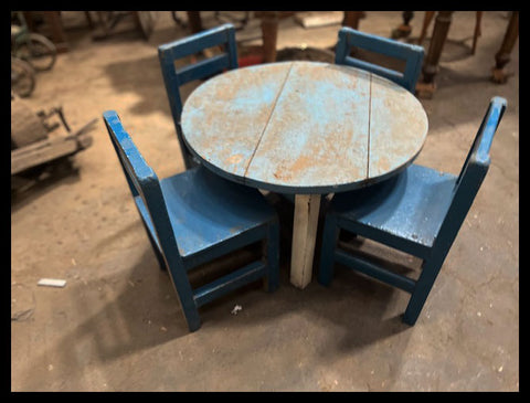 I.3790 MESA DE NIÑO CON 4 SILLAS