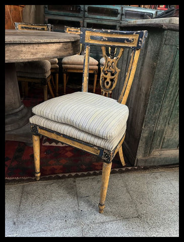 I.3944 12 SILLAS VALDÉS