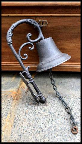 II.2513	CAMPANA DE FIERRO