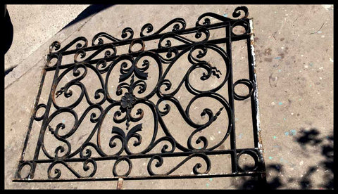 II.2519	REJA DE FIERRO NEGRA PEQUEÑA