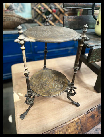 II.3688 JARDINERA DE BRONCE