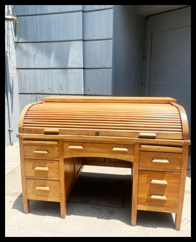 I.4220 ESCRITORIO DE CORTINA