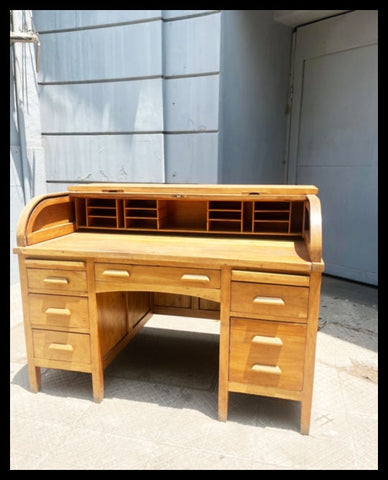 I.4220 ESCRITORIO DE CORTINA