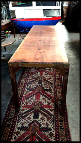 I.1988	MESÓN DE FIERRO Y MADERA