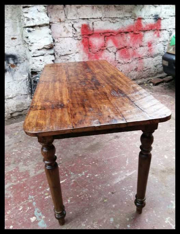 I.1989	MESA DE MADERA PATAS TORNEADAS