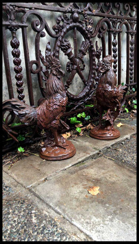 II.2533	PAR DE GALLOS DE FIERRO