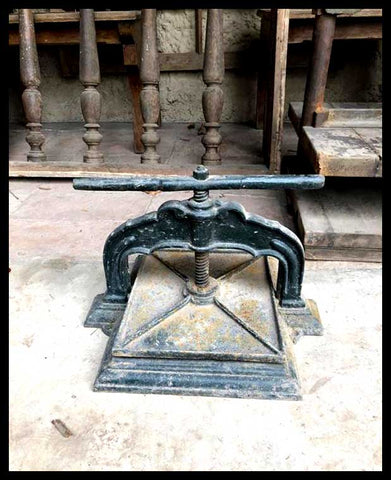 II.2537	PRENSA DE FIERRO