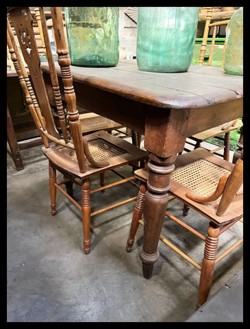 I.4255 PEQUEÑA MESA CHILENA RÚSTICA