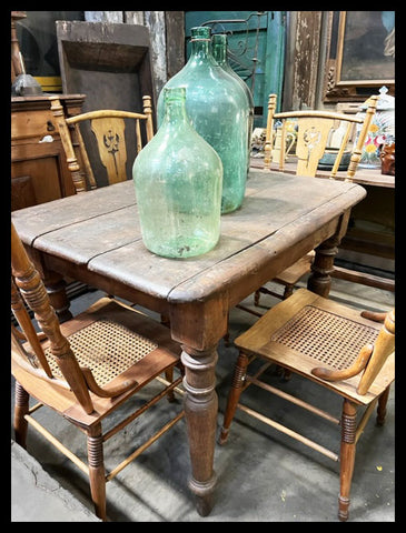 I.4255 PEQUEÑA MESA CHILENA RÚSTICA