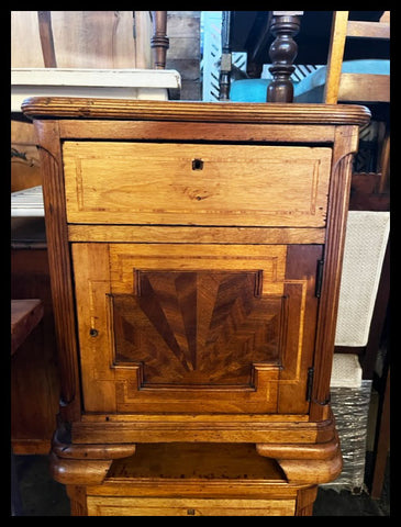 I.4260 PAR DE VELADORES ART DECÓ