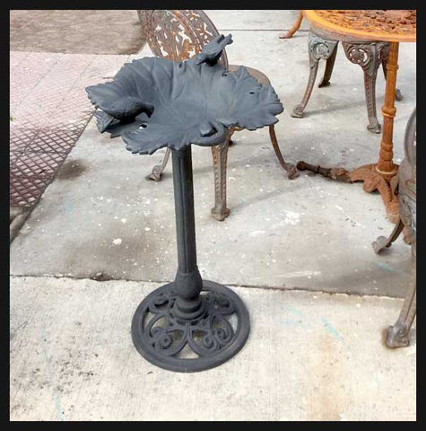 II.2292 BEBEDERO FIERRO CHICO