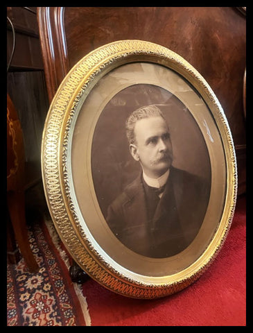 II.3682 PAR DE MARCOS OVALADOS DE BRONCE