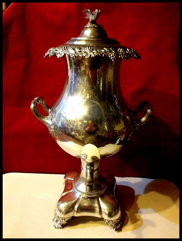 II.2564	SAMOVAR PLAQUÉ ANTIGUO LABRADO