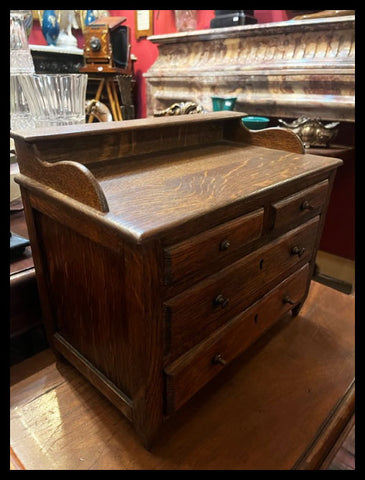 I.4274 JOYERO COMO CÓMODA A ESCALA